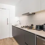 Compact 2 Bed Aptmt Parking Communal Lounge