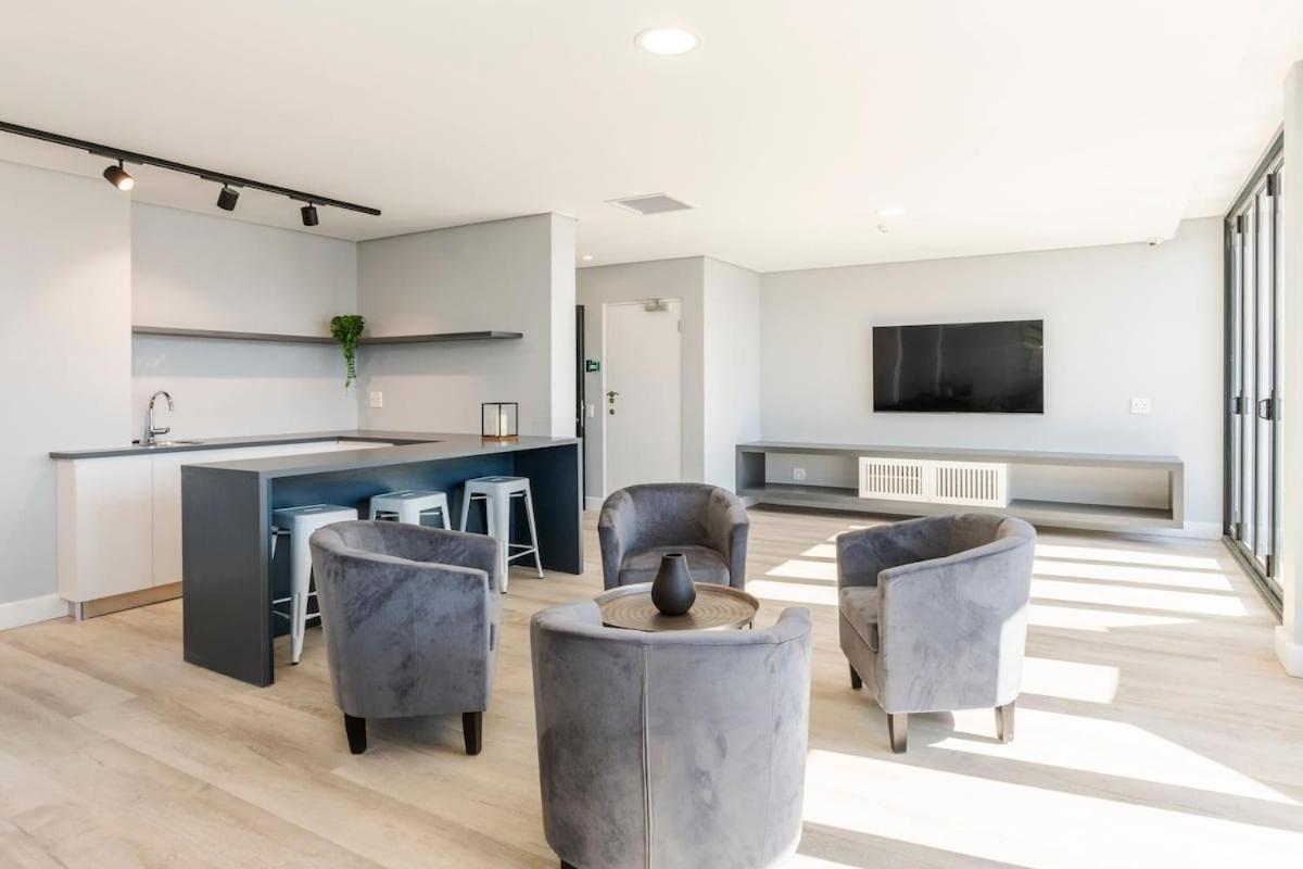 Apartment Compact 2 Bed Aptmt Parking Communal Lounge Cape Town