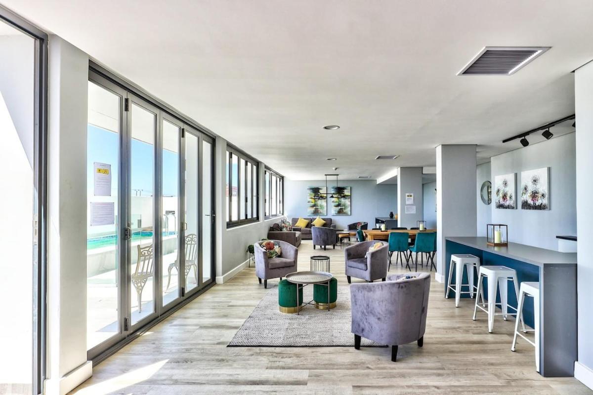 Compact 2 Bed Aptmt Parking Communal Lounge Cape Town
