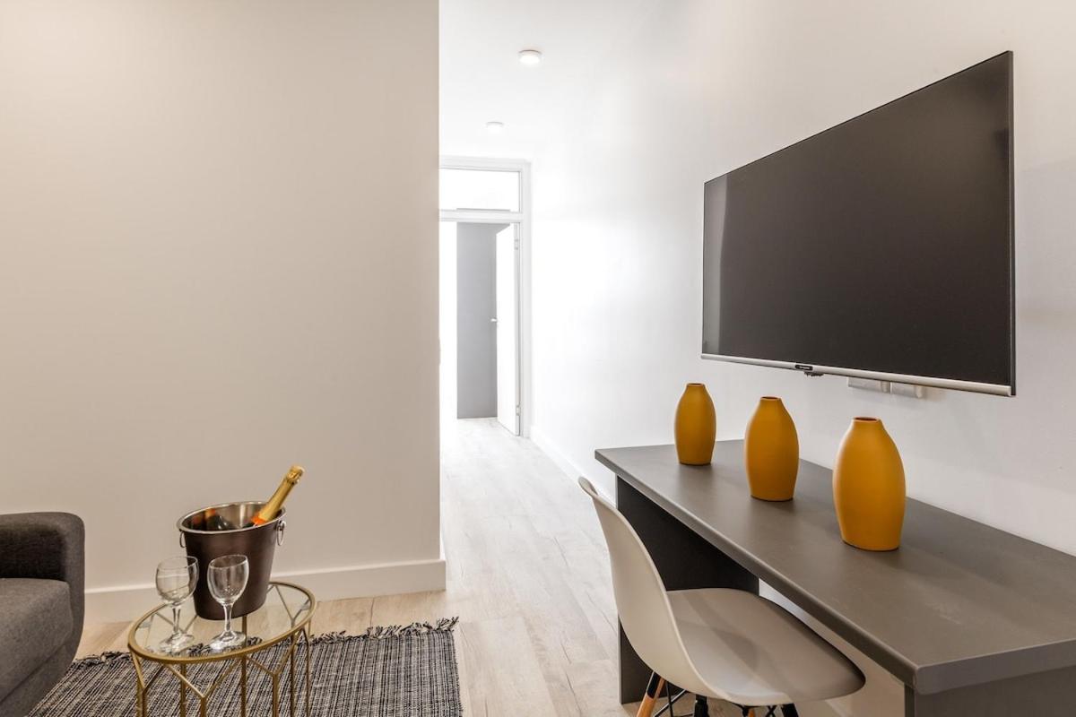 Compact 2 Bed Aptmt Parking Communal Lounge Cape Town