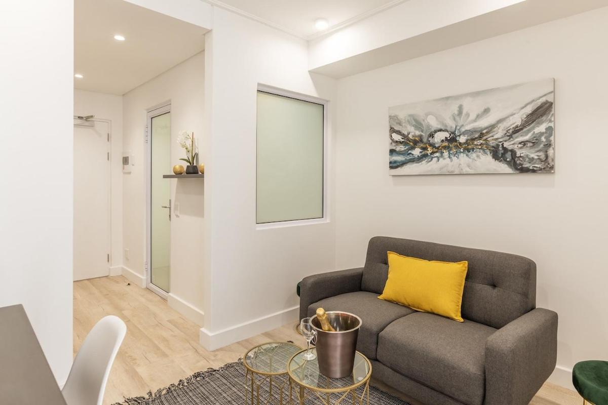Compact 2 Bed Aptmt Parking Communal Lounge Apartment *